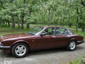 Image 2/7 of Jaguar XJ6 3.2 Sovereign (1994)