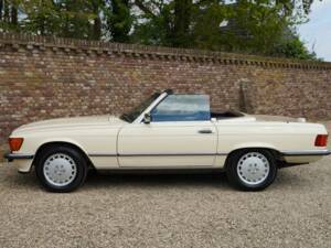 Image 14/50 of Mercedes-Benz 560 SL (1989)