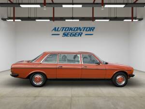 Bild 4/60 von Mercedes-Benz 250 (1978)