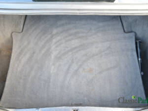 Image 13/39 of Mercedes-Benz 200 D (1993)