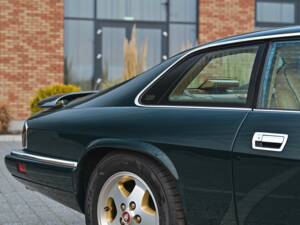 Image 16/55 of Jaguar XJS 6.0 (1994)