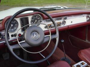 Bild 12/46 von Mercedes-Benz 280 SL (1968)