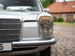Image 4/63 of Mercedes-Benz 230&#x2F;6 (1974)