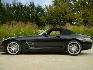 Afbeelding 4/50 van Mercedes-Benz SLS AMG Roadster (2011)