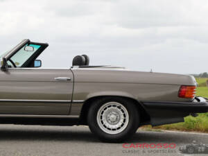 Bild 23/42 von Mercedes-Benz 380 SL (1982)