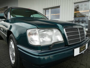 Image 17/20 de Mercedes-Benz E 320 (1994)