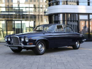 Image 1/57 of Jaguar Mk X 4.2 (1964)