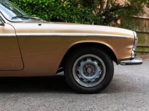 Image 14/50 of Volvo 1800 ES (1973)