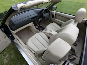 Image 42/50 of Mercedes-Benz SL 500 (1995)