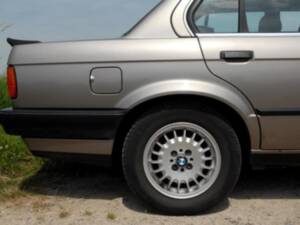 Imagen 13/15 de BMW 320i (1988)