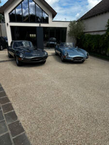 Image 2/13 of Jaguar Type E 4.2 (1966)