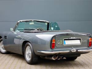 Image 3/24 of Aston Martin DB 6 Volante (1967)