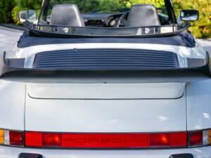 Immagine 26/31 di Porsche 911 Carrera 3.2 (1987)