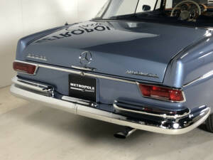 Image 14/36 of Mercedes-Benz 300 SE (1963)