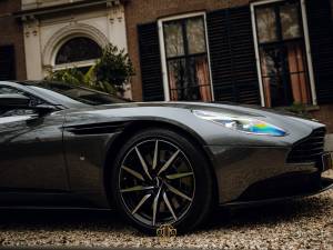 Imagen 33/50 de Aston Martin DB 11 V12 (2017)