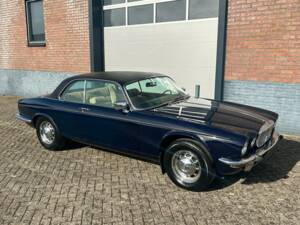 Bild 4/7 von Daimler Sovereign 4.2 (1976)