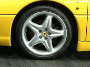 Afbeelding 29/30 van Ferrari F 355 Spider (1998)