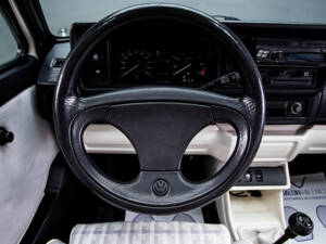 Immagine 24/39 di Volkswagen Golf Mk I Convertible 1.8 (1994)