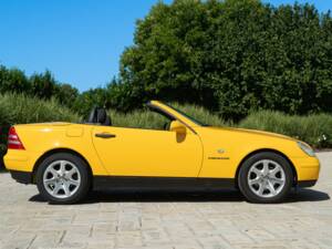 Immagine 8/50 di Mercedes-Benz SLK 200 (1997)