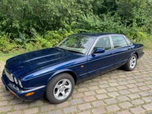 Afbeelding 19/19 van Jaguar XJ 8 Sovereign (2000)