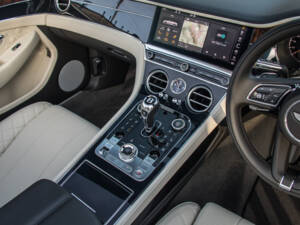 Immagine 22/24 di Bentley Continental GTC V8 (2021)