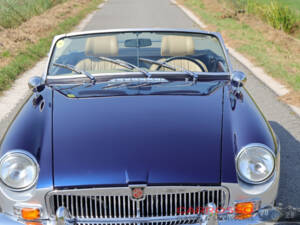 Image 30/41 of MG MGB (1975)