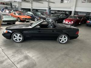 Image 17/25 of Mercedes-Benz SL 500 (1999)