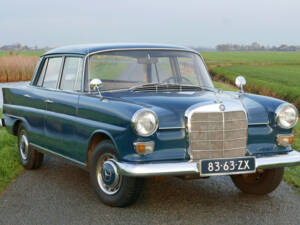 Image 30/39 of Mercedes-Benz 200 (1967)