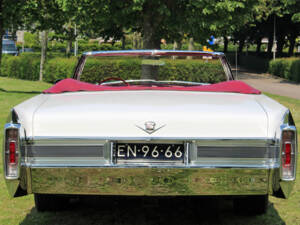 Bild 6/28 von Cadillac DeVille Convertible (1965)