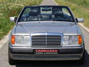 Imagen 6/39 de Mercedes-Benz 300 CE-24 (1992)