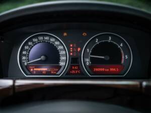 Bild 38/50 von BMW 745d (2005)
