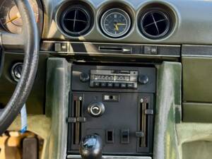Image 19/22 of Mercedes-Benz 350 SLC (1972)