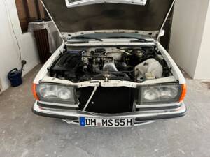 Imagen 4/4 de Mercedes-Benz 230 C (1978)