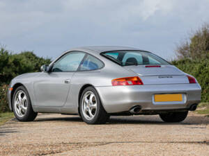 Image 4/39 of Porsche 911 Carrera (1998)