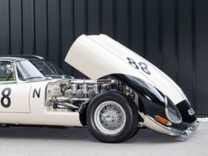 Image 11/15 of Jaguar E-Type 3.8 (1961)