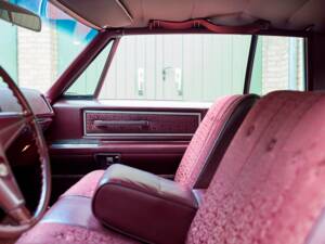 Bild 153/200 von Cadillac Coupe DeVille (1968)