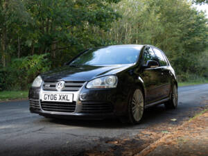 Image 2/18 de Volkswagen Golf V 3.2 R32 (2006)