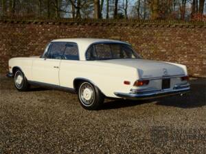 Image 2/50 de Mercedes-Benz 280 SE 3,5 (1971)