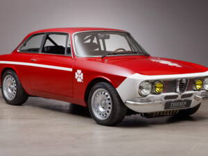 Bild 2/30 von Alfa Romeo Giulia 1300 GT Junior (1974)