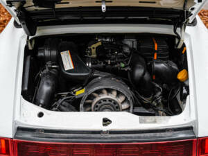 Image 27/38 of Porsche 911 Carrera 4 (1991)