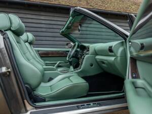 Image 35/50 de Aston Martin DB 7 Vantage Volante (2000)