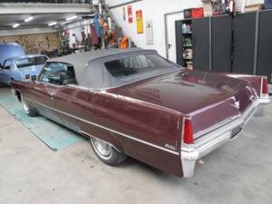 Bild 19/40 von Cadillac DeVille Convertible (1969)