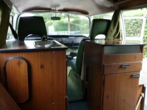 Image 19/100 of Volkswagen T2b Westfalia (1973)