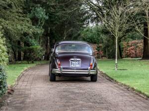 Image 13/50 of Jaguar Mk II 3.8 (2004)