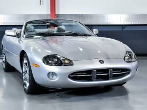 Image 5/7 de Jaguar XK8 4.2 (2003)