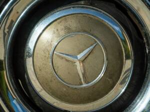 Image 33/50 of Mercedes-Benz 220 SE b (1964)