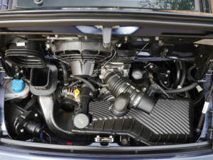 Image 27/50 of Porsche 911 Carrera (2003)