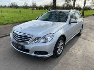 Image 9/27 of Mercedes-Benz E 200 CDI BlueEFFICIENCY T (2010)