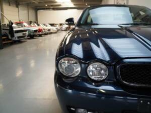 Immagine 22/50 di Jaguar XJ 8 4.2 (2008)