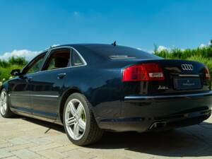 Image 13/50 of Audi A8 6.0 W12 L quattro (2004)